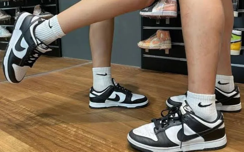 What Socks to Wear with Nike Dunks